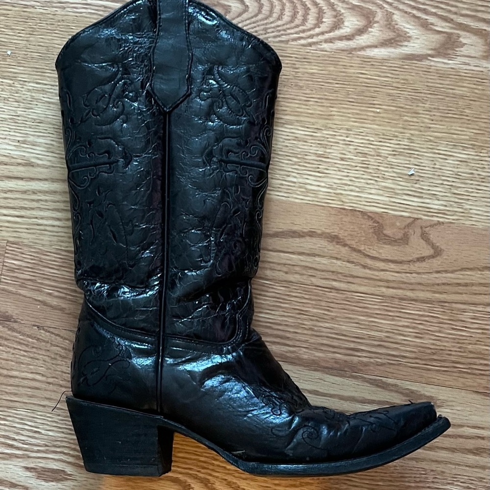 Embroidered black cross cowgirl boots
